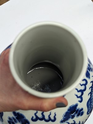 Lot 452 - A CHINESE BLUE AND WHITE 'DRAGONS' VASE