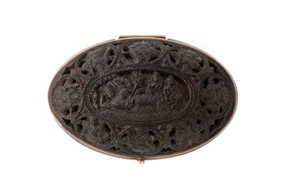 Lot 164 - A VERY FINE 18TH-19TH CENTURY SOUTH INDIAN OR SINHALESE COCONUT MOUNTED SILVER BOX
