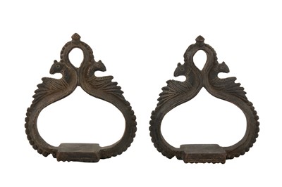 Lot 146 - A PAIR OF 17TH-18TH CENTURY INDIAN DECCANI BRONZE HORSE STIRRUPS