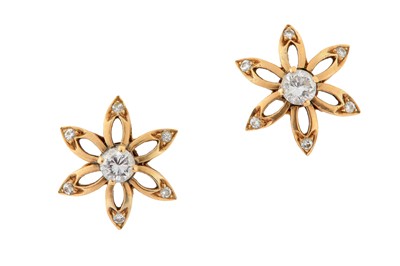 Lot 176 - A PAIR OF DIAMOND FLOWER STUD EARRINGS