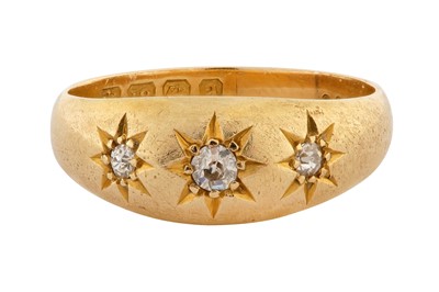 Lot 5 - A THREE-STONE DIAMOND RING, CIRCA 1918