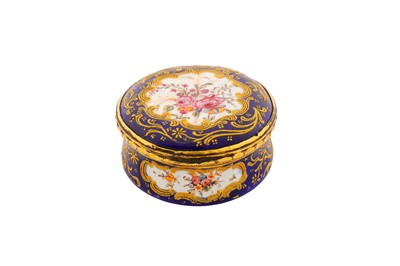 Lot 14 - A late 18th century unmarked gilt metal mounted Staffordshire enamel patch box, circa 1780