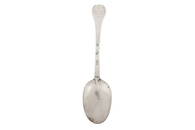 Lot 297 - A William III sterling silver tablespoon, London probably 1694 by William Swadling