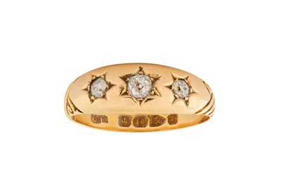 Lot 25 - A THREE STONE DIAMOND GYPSY RING, CIRCA 1894