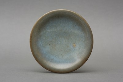 Lot 287 - A SMALL CHINESE 'JUN' BLUE-GLAZED SHALLOW DISH