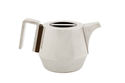 Lot 313 - An Elizabeth II modernist sterling silver teapot, London 1966 marked Hereford College of Art