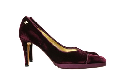 Lot 87 - Chanel Plum CC Logo Heeled Pump - Size 37
