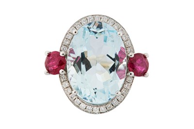 Lot 83 - AN AQUAMARINE, RUBY AND DIAMOND RING