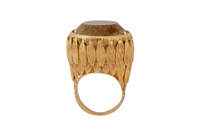 Lot 164 - A CITRINE RING