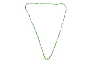 Lot 25 - A JADE NECKLACE