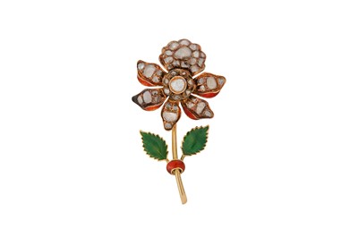 Lot 52 - A DIAMOND AND ENAMEL PIN