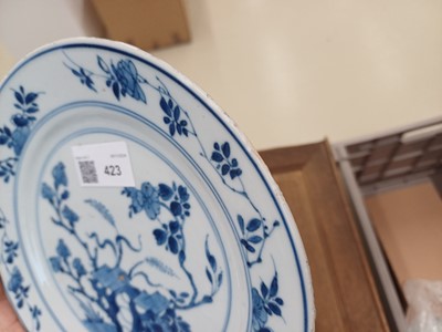 Lot 423 - A CHINESE BLUE AND WHITE 'FLORAL' DISH