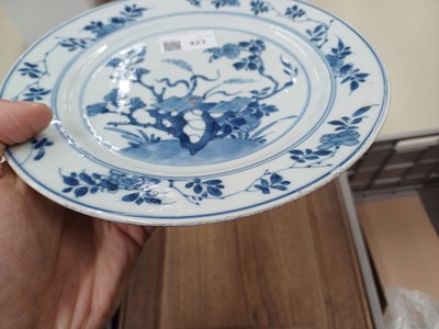 Lot 423 - A CHINESE BLUE AND WHITE 'FLORAL' DISH