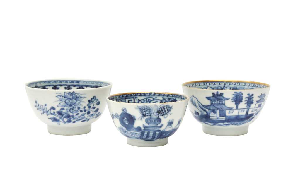 Lot 438 - A GROUP OF CHINESE BLUE AND WHITE CUPS
