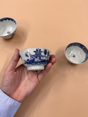 Lot 438 - A GROUP OF CHINESE BLUE AND WHITE CUPS