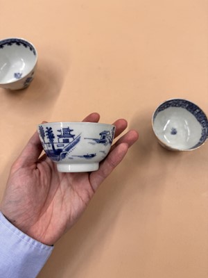 Lot 438 - A GROUP OF CHINESE BLUE AND WHITE CUPS