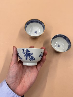 Lot 438 - A GROUP OF CHINESE BLUE AND WHITE CUPS