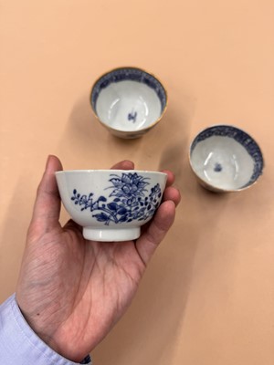Lot 438 - A GROUP OF CHINESE BLUE AND WHITE CUPS