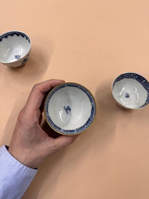 Lot 438 - A GROUP OF CHINESE BLUE AND WHITE CUPS