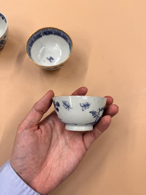 Lot 438 - A GROUP OF CHINESE BLUE AND WHITE CUPS