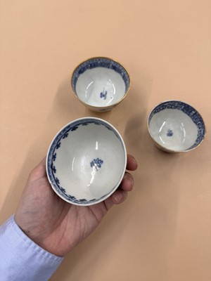 Lot 438 - A GROUP OF CHINESE BLUE AND WHITE CUPS