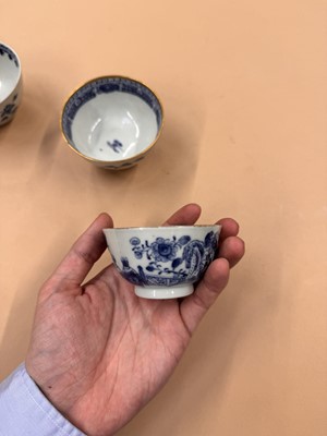 Lot 438 - A GROUP OF CHINESE BLUE AND WHITE CUPS