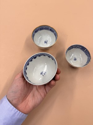 Lot 438 - A GROUP OF CHINESE BLUE AND WHITE CUPS