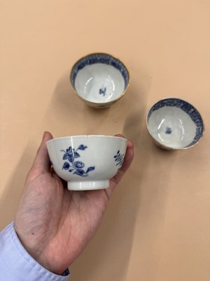 Lot 438 - A GROUP OF CHINESE BLUE AND WHITE CUPS