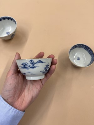 Lot 438 - A GROUP OF CHINESE BLUE AND WHITE CUPS