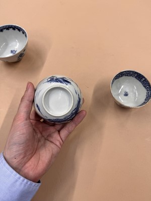Lot 438 - A GROUP OF CHINESE BLUE AND WHITE CUPS