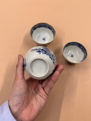 Lot 438 - A GROUP OF CHINESE BLUE AND WHITE CUPS