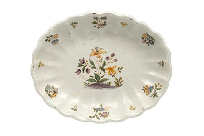 Lot 223 - AN ITALIAN MAIOLICA OVAL DISH, 18TH/19TH CENTURY