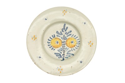Lot 212 - AN ITALIAN MAIOLICA SIDE PLATE, 18TH/19TH CENTURY