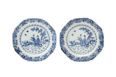 Lot 435 - TWO CHINESE EXPORT BLUE AND WHITE DISHES