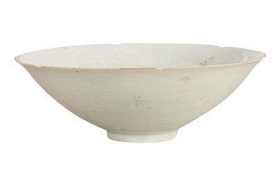 Lot 132 - A CHINESE QINGBAI BOWL