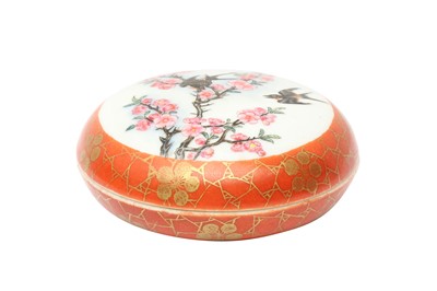Lot 510 - A CHINESE FAMILLE-ROSE 'BIRDS' BOX AND COVER
