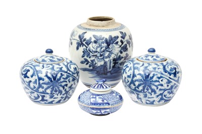 Lot 450 - A GROUP OF CHINESE BLUE AND WHITE PORCELAIN