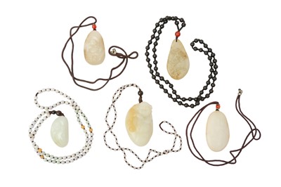 Lot 568 - FIVE CHINESE JADE PENDANTS
