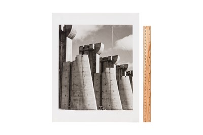Lot 37 - Margaret Bourke-White (1904-1971)