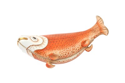 Lot 99 - A CHINESE EXPORT GILT-DECORATED 'FISH' TUREEN AND COVER