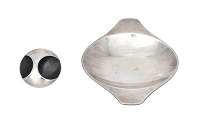 Lot 26 - A GROUP OF MODERNIST SILVER