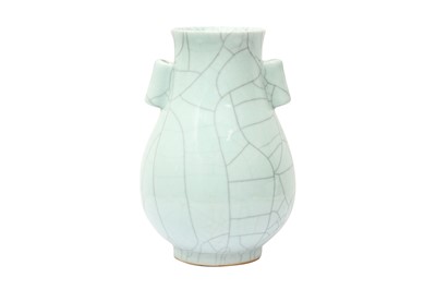 Lot 832 - A CHINESE GE-TYPE VASE