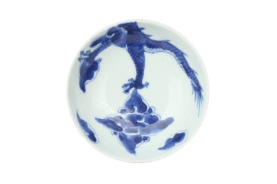 Lot 431 - A CHINESE BLUE AND WHITE 'DRAGON' COVER