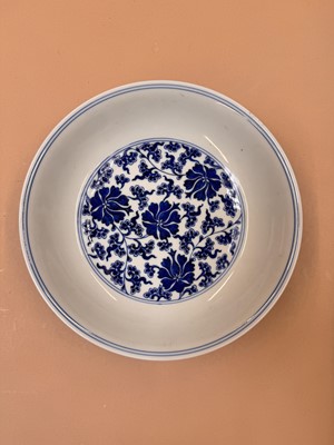 Lot 464 - A CHINESE BLUE AND WHITE 'LOTUS' DISH