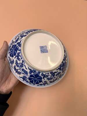 Lot 464 - A CHINESE BLUE AND WHITE 'LOTUS' DISH