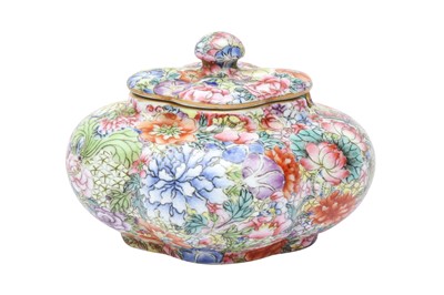 Lot 503 - A CHINESE FAMILLE-ROSE 'MILLEFLEURS' WATER POT AND COVER