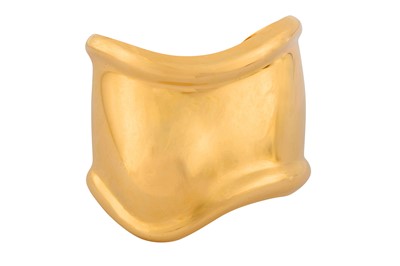 Lot 150 - ELSA PERETTI FOR TIFFANY & CO. Ι A 'BONE' GOLD CUFF