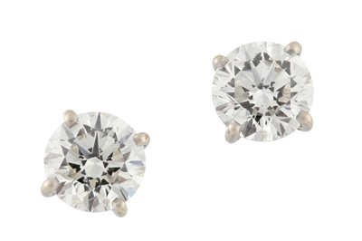 Lot 259 - A PAIR OF DIAMOND STUD EARRINGS