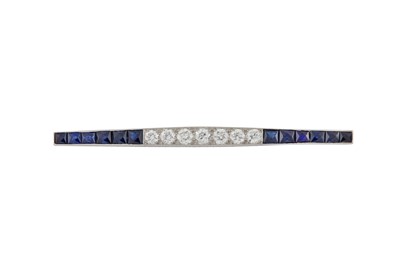 Lot 38 - A SAPPHIRE AND DIAMOND BAR BROOCH