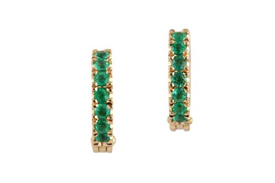Lot 126 - A PAIR OF EMERALD HOOP EARRINGS